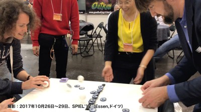 ウィングスピリッツが18万2000人が来場したドイツのアナログゲーム展示会で来場者に遊ばれた様子