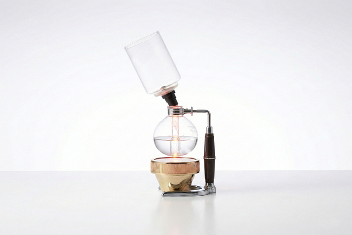 ガラスの器が共通して持つ美しい「輪郭」