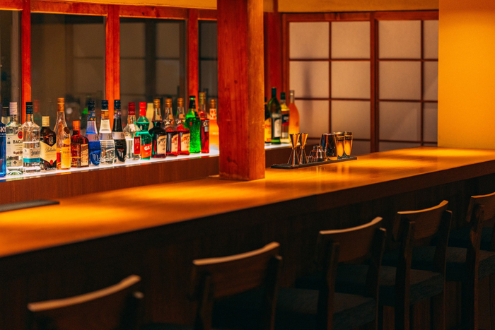 懐かしいレコードの音色を堪能する＜ラウンジバー＞