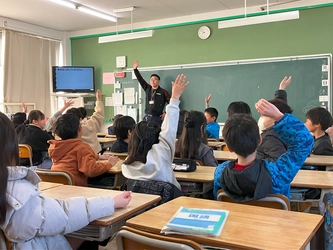 掃除の大切さを伝え、実践する―― 「清掃のプロ」が小学校で出前授業