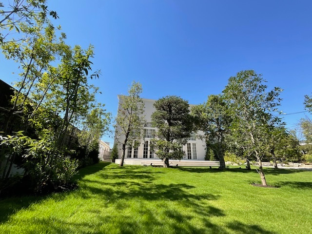 広大なプライベートガーデンが広がる会場