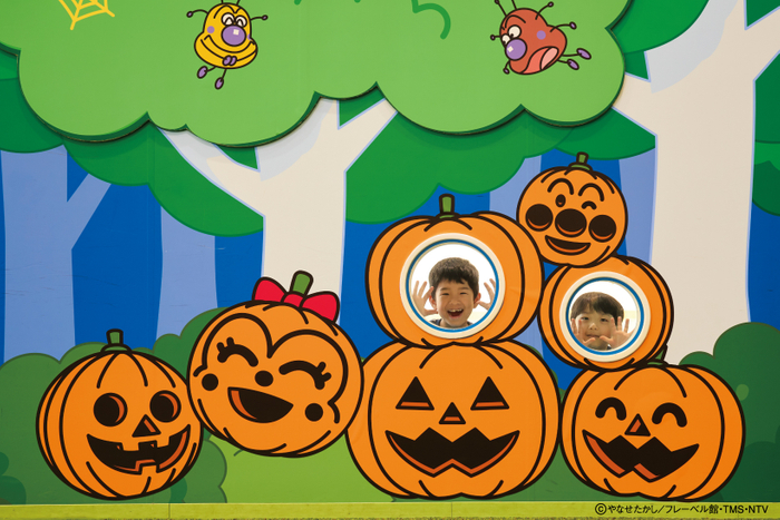 ハロウィーン装飾とフォトスポット　※画像はイメージです