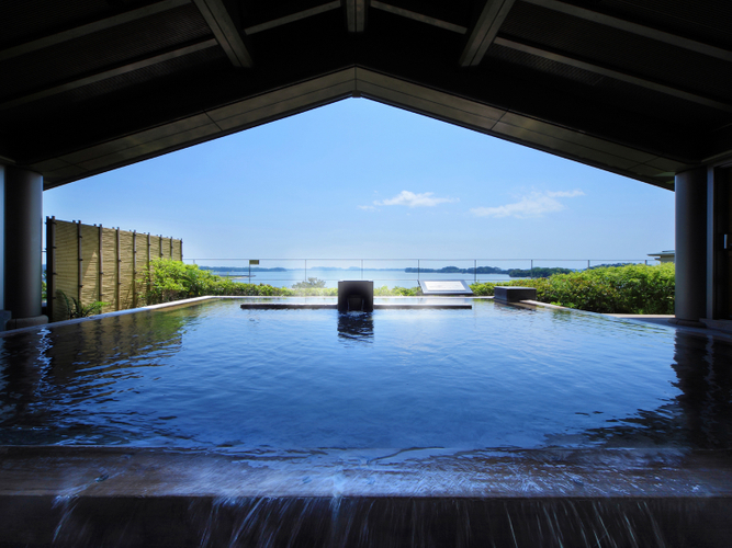 最上階の露天風呂「八百八島」
