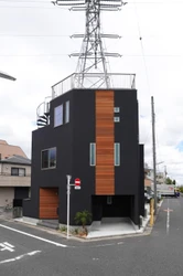 【14坪の敷地】中庭・屋上・ガレージを叶えた3階建て狭小住宅、ルームツアーがYouTubeで7.2万回再生