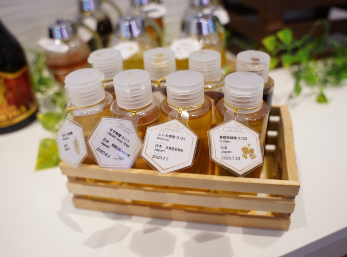 8種類のかけ放題蜂蜜（季節ごとに入れ替わります）