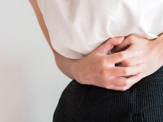 「2週間以上出ない」「お腹が痛い」その便秘、大腸のSOSかも？専門医が教える便秘の原因と受診の目安