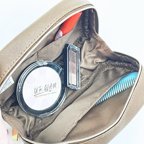 色や形が個性的なスヌーピーのポーチ