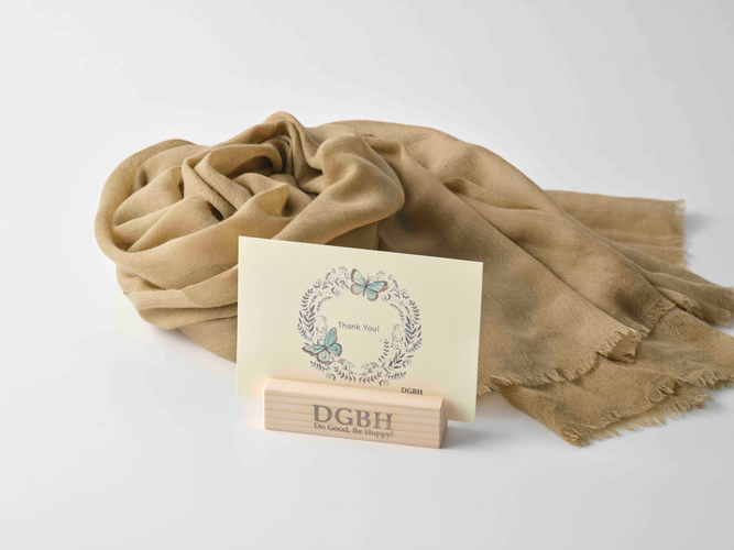 北海道材トドマツ　防虫ウッドブロック(写真＆メッセージ立てにもなります)