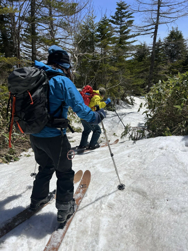 残雪のスキーシューツアー
