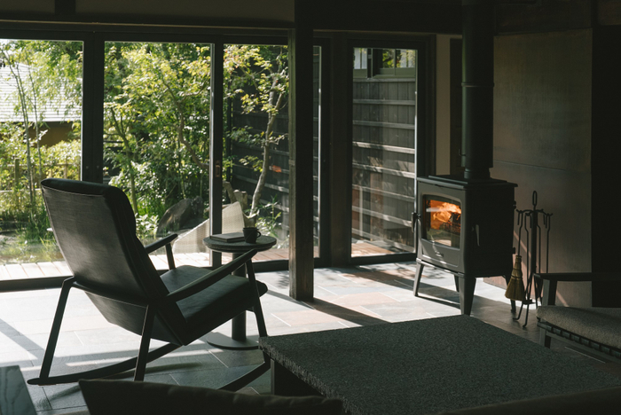 特別棟「瑞雨」窓の向こうは占有の中庭