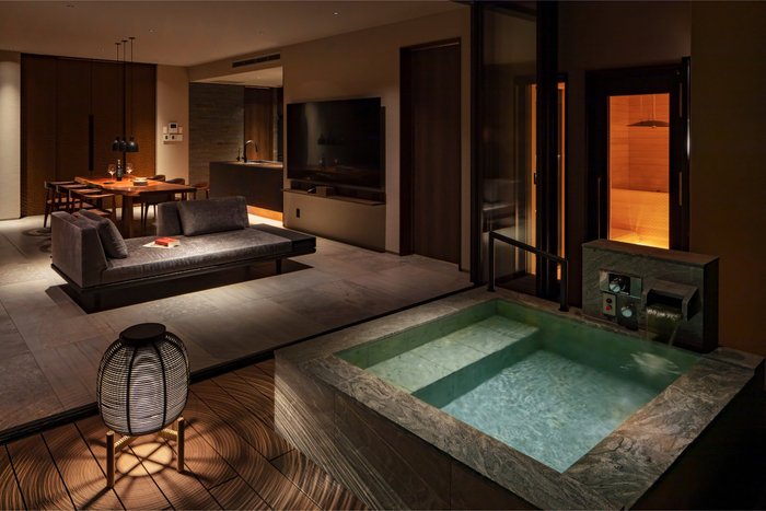 鈴 京都宮川筋 hitotose 穐 -Aki-(撮影：梶原敏英)