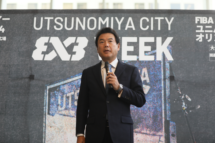 佐藤栄一市長　　　　　&copy;3x3のまち宇都宮推進委員会