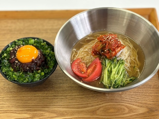 冷やしやまなし源水ラーメン~山梨県産馬刺しのユッケ丼セット