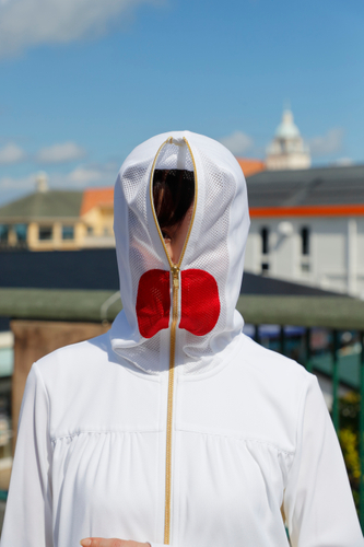 ファスナー半開けでも日の丸