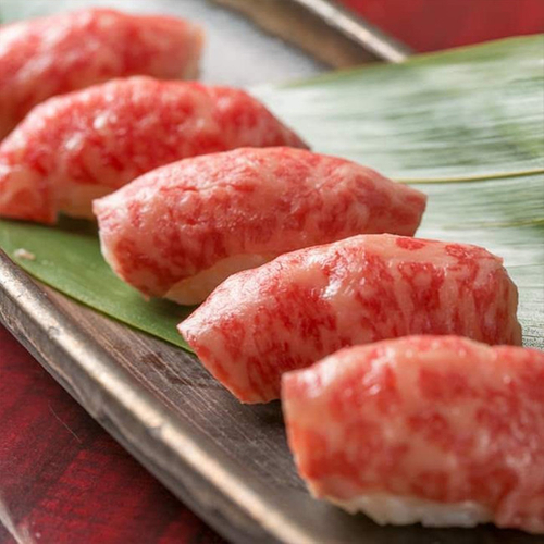 BISON名物の『A4和牛炙り寿司』4貫1,080円(税込)