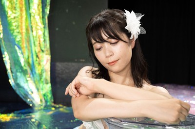 穏やかな表情の吉志柚香