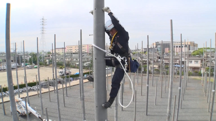 住宅街に電柱だらけの謎とは？