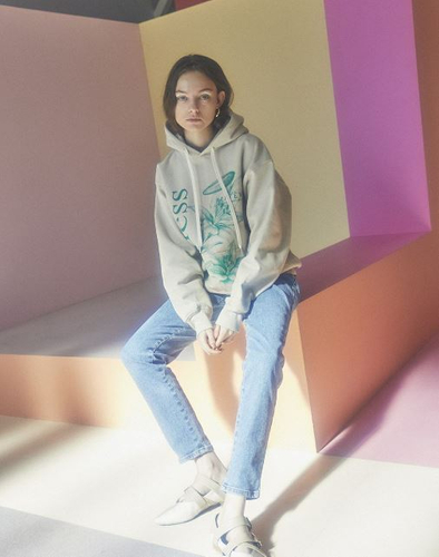 トップス THE ARTLESS LILY PRINT HOODIE ボトムス Priveve&times;SOMETHING WAIST MARK SLIM DENIM