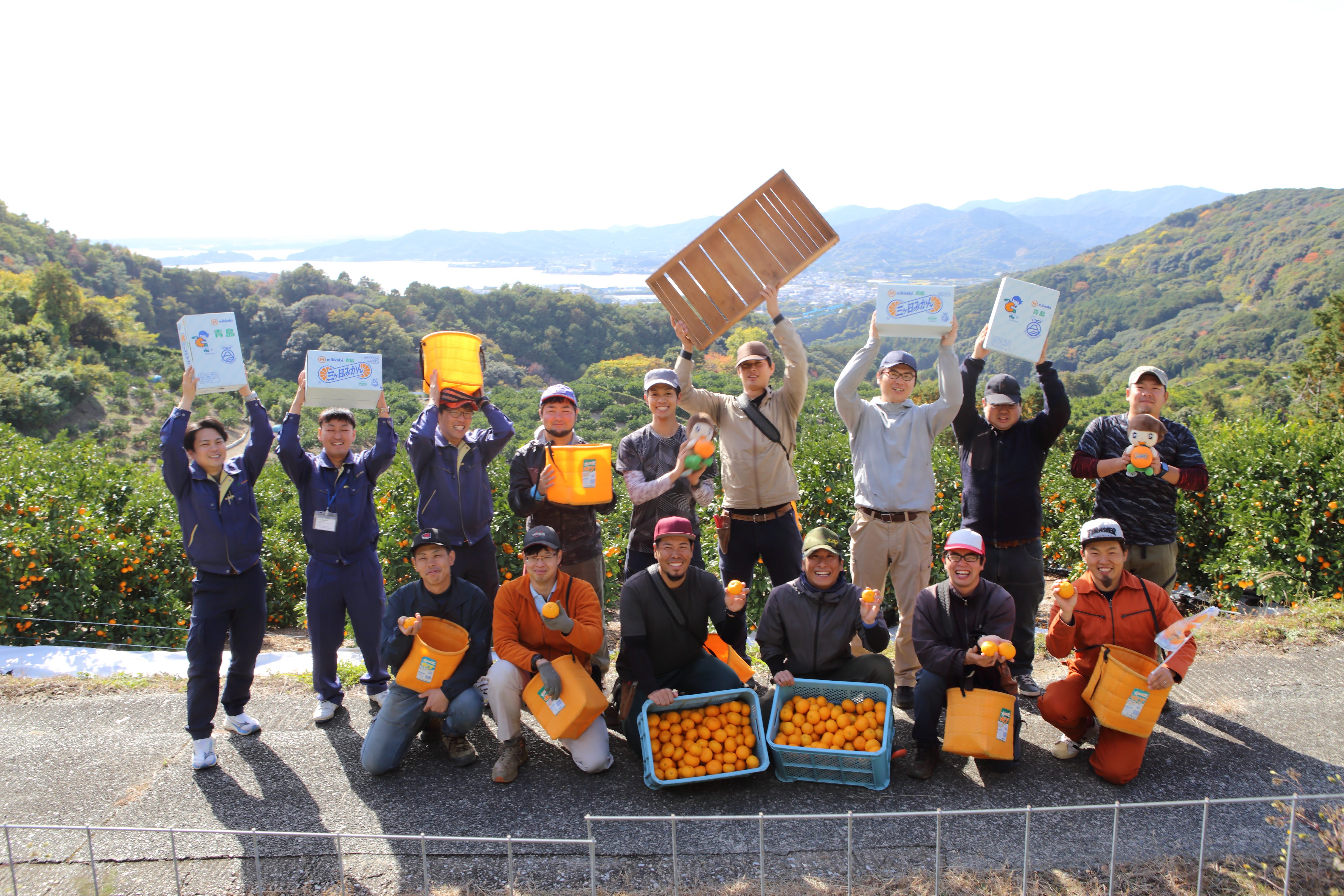 三ヶ日みかんPR隊の生産者と職員