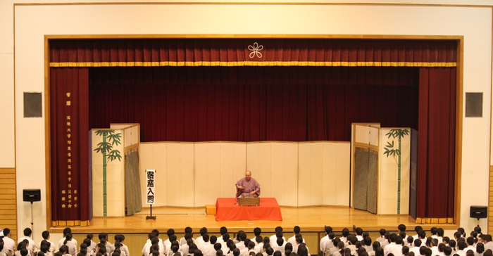 過去の「学校寄席」の様子
