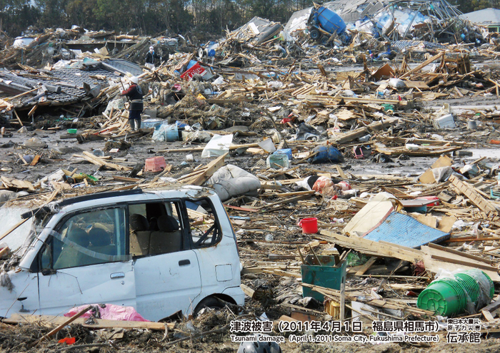 展示パネル「津波被害の様子（2011年4月1日　福島県相馬市）」