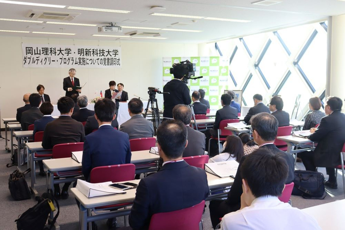 調印式には日本、台湾の企業も出席しました