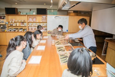 お出汁の工場見学 