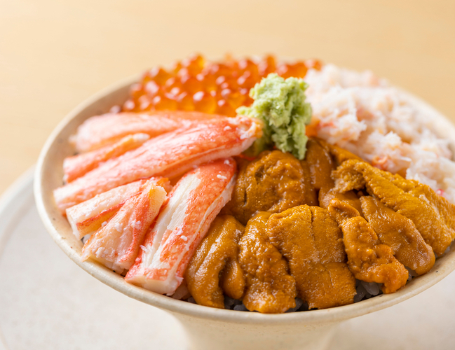うにカニいくらめし　3,278円(税込)