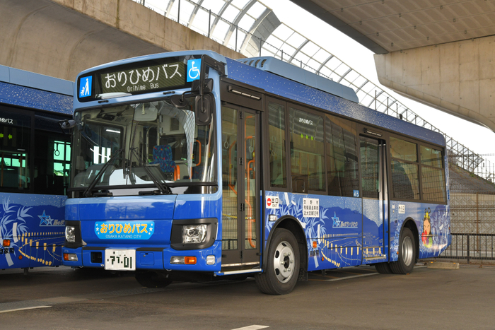 大新東が受託運行するコミュニティバス（中型バス）車両外観