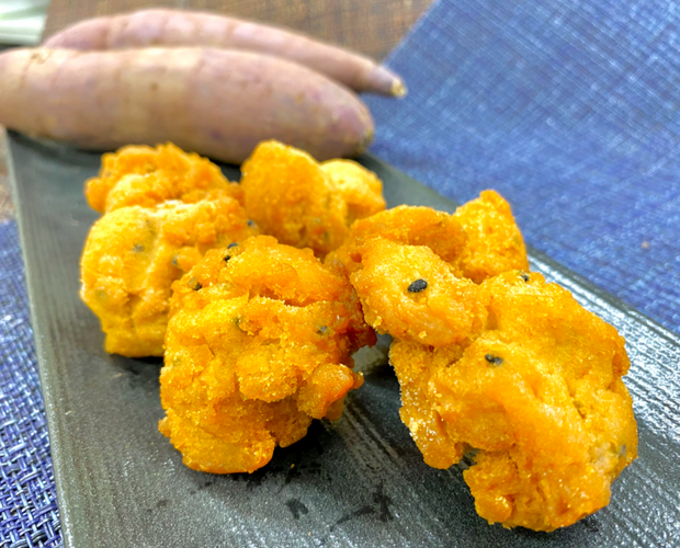 安納芋サーターアンダギー 240円