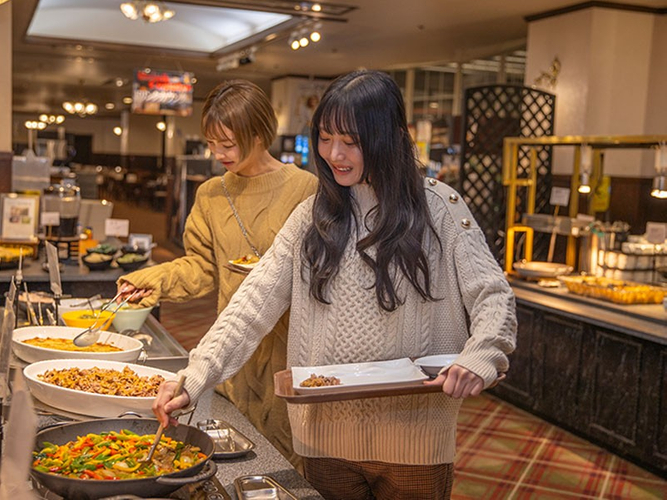 約50種が並ぶ ディナービュッフェ