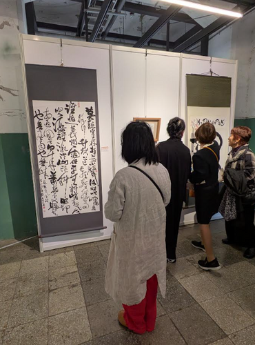 じっと見入っていました