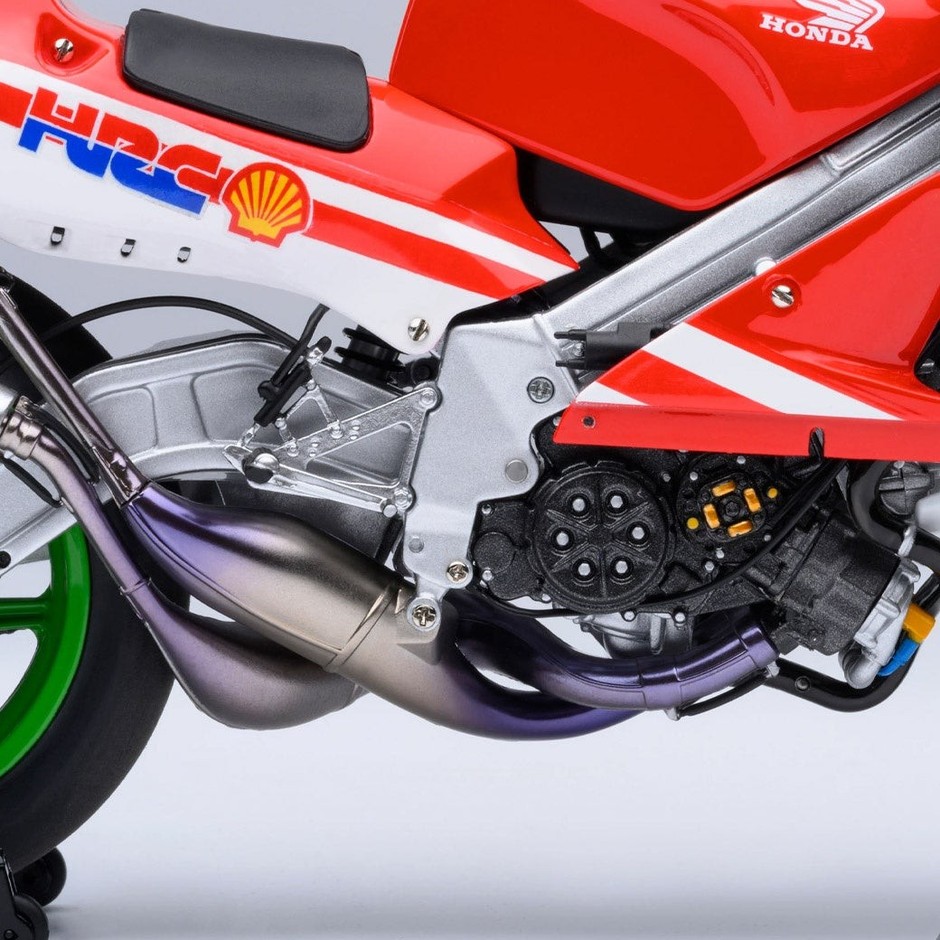 AUTOart 1/12スケール ホンダ NSR500 WGP500 #56 「バリバリ伝説」 (「巨摩 郡」 ヘルメット付属)