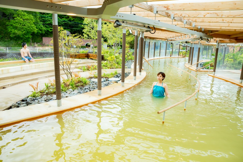 往復100Mの歩き湯 自然に抱かれながら愉しむ