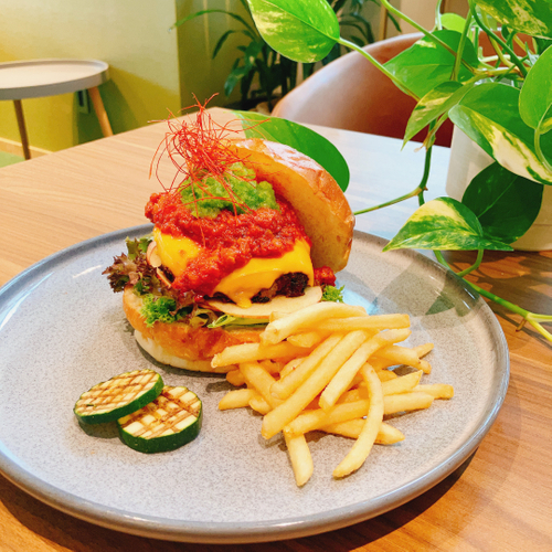 伝統野菜ぼたんこしょう&times;信州牛100％パティを使ったバーガー