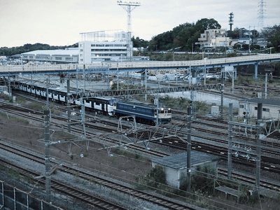 輸送される「13000系」の様子 羽沢横浜国大駅付近