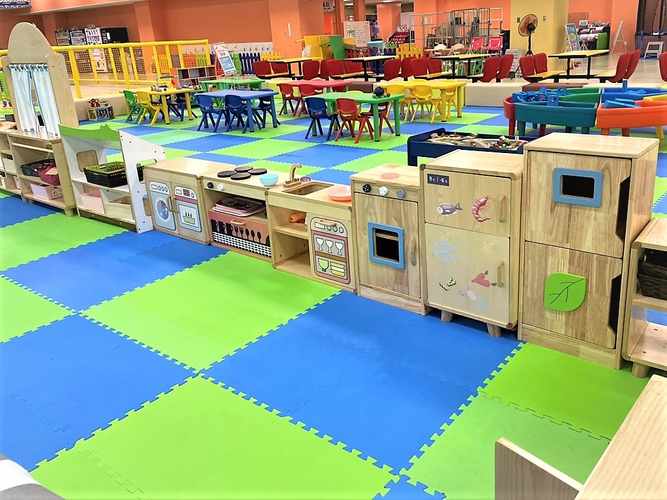 小さなお子様向けのままごとコーナーも完備