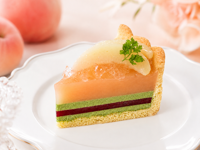 「桃と抹茶のシャルロット」　７０２円