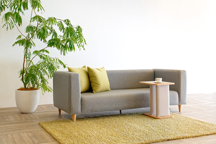 Sofa FLORIA [3P] :￥213,400  Table FABRE [Side Table Oak] :￥54,340  Rug SEMI-FREEZESHAGGY [Mix 140&times;200cm] :￥117,040