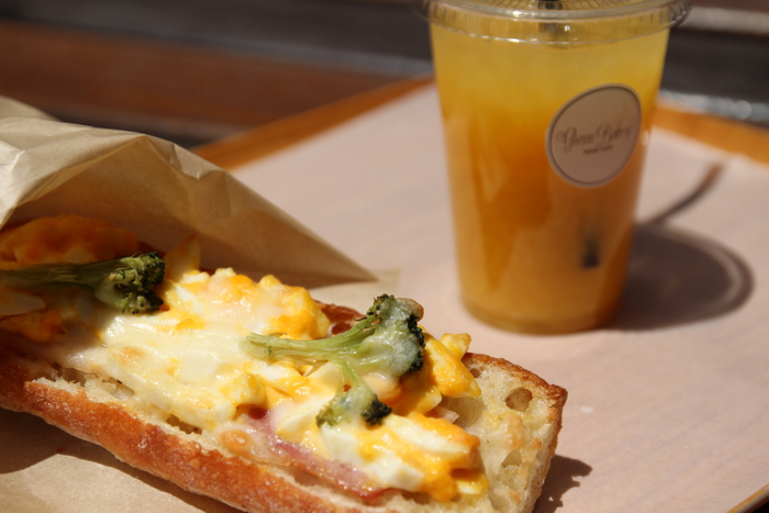 天白キャンパス「Green Bakery BOOK CAF&Eacute;」の提供メニュー（オープンサンドとドリンク）