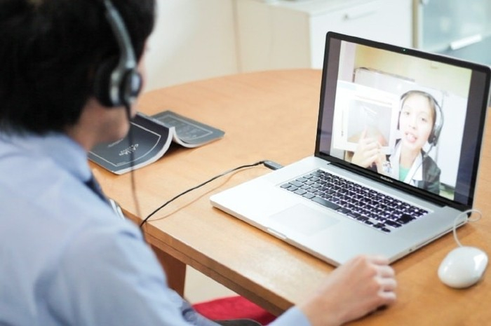 マンツーマンオンラインレッスンを受講している様子