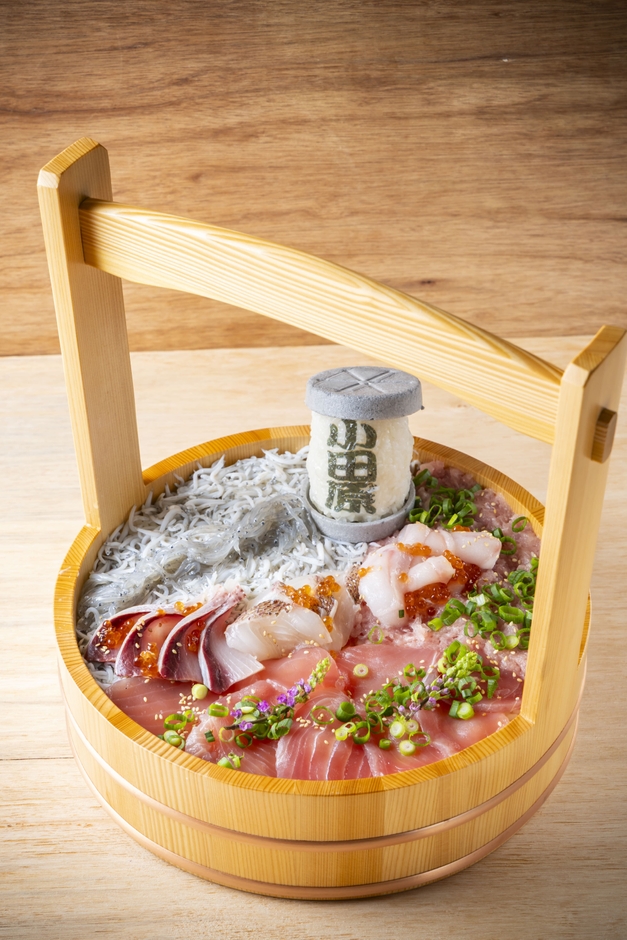 ととビック!! 海の恵み桶丼