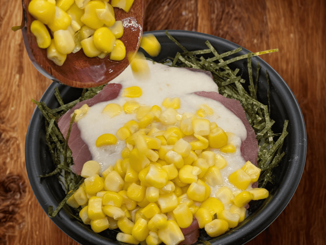たっぷりとろろからのとうもろこしかけ放題のまぐろ飯