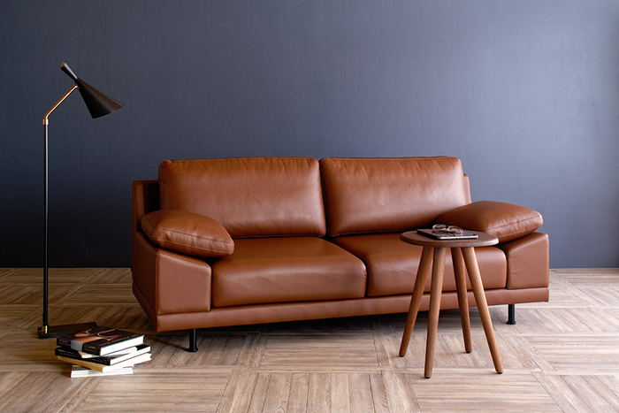 Sofa LEON [Couch] :￥664,180  Table REMORA [Low Table L/M Wood/Walnut] : &yen;174,020/&yen;113,520  Rug SEMI-FREEZESHAGGY [Mix 170&times;240cm] :￥170,544  Floor Lamp AW-0510 : ￥42,680