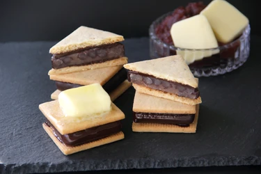 名古屋店待望の新商品！なんと小倉バタートーストがチョコサンドに！？