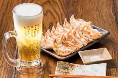 ダンダダンの「肉汁焼餃子」はビールにもごはんにも相性バツグンです!