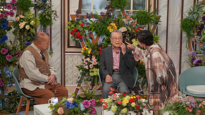 &ldquo;怖い顔&rdquo;をのぞき込む阿川さん