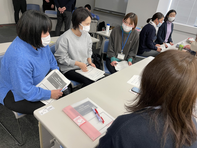 事例紹介後、グループごとに自園のICT化に関する悩みや相談を話し合った