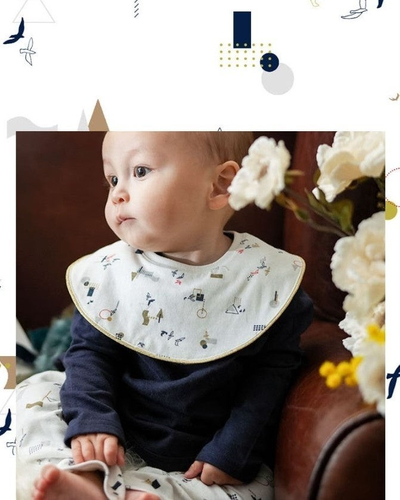 ＜風にのって＞風にのって空を飛べば、気持ちの良い広い景色が見えてくる。目の前のものは小さく見え、それまで見えなかったものが見えてくる。視点が変われば、世界が変わる。柔軟な発想と大きな心を大切に健やかに成長していってほしい。そんな想いを込めてこの柄をデザインしました。