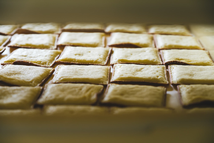 結晶をイメージした四角いどら焼き生地